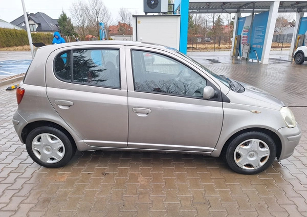 Toyota Yaris cena 7900 przebieg: 298000, rok produkcji 2005 z Brodnica małe 781